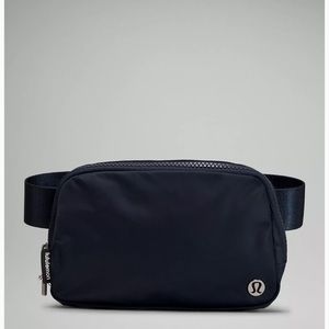 Everywhere Belt Bag 1L- NAVY
